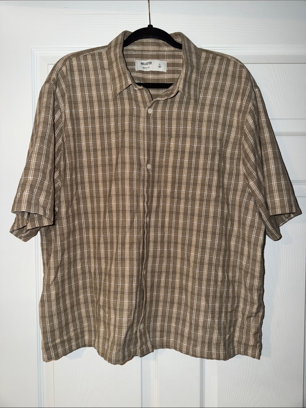 Hollister Men’s Brown Plaid Short Sleeve Button-Down Shirt